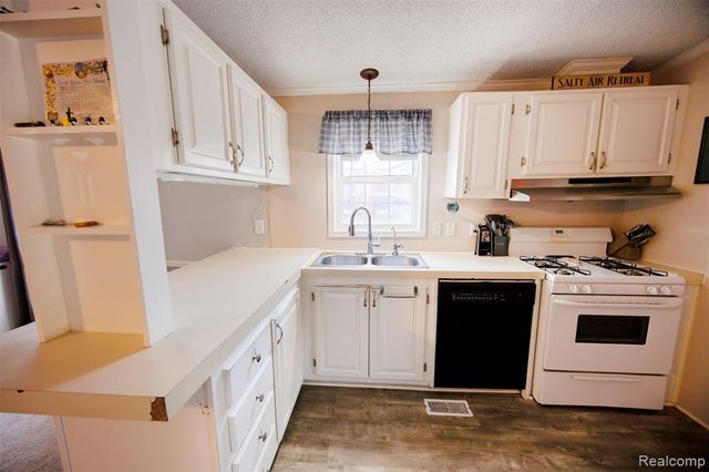 8016 Harbour Drive, Fair Haven, MI 48023