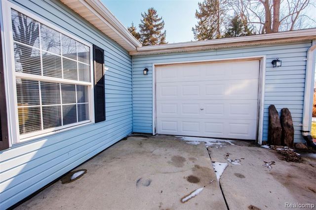 8016 Harbour Drive, Fair Haven, MI 48023