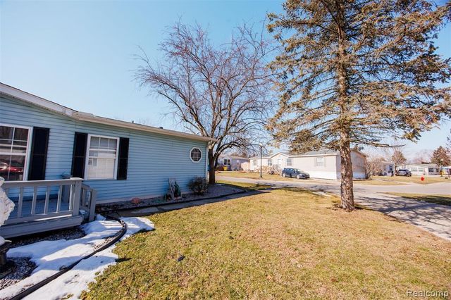 8016 Harbour Drive, Fair Haven, MI 48023