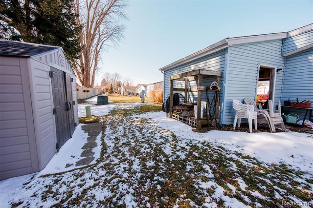 8016 Harbour Drive, Fair Haven, MI 48023