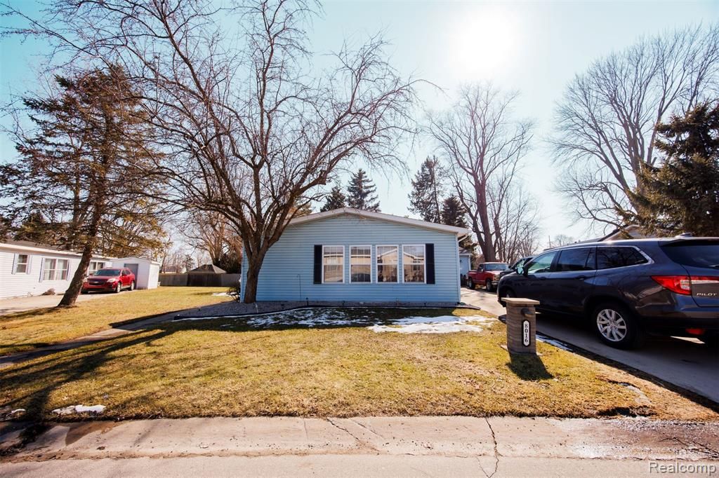 8016 Harbour Drive, Fair Haven, MI 48023