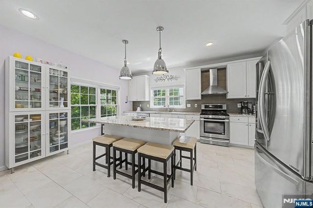 6 Boulder Run, Oakland, NJ 07436