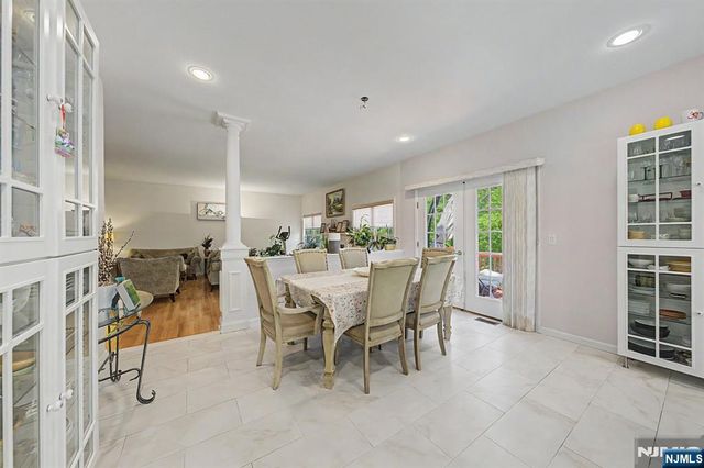 6 Boulder Run, Oakland, NJ 07436