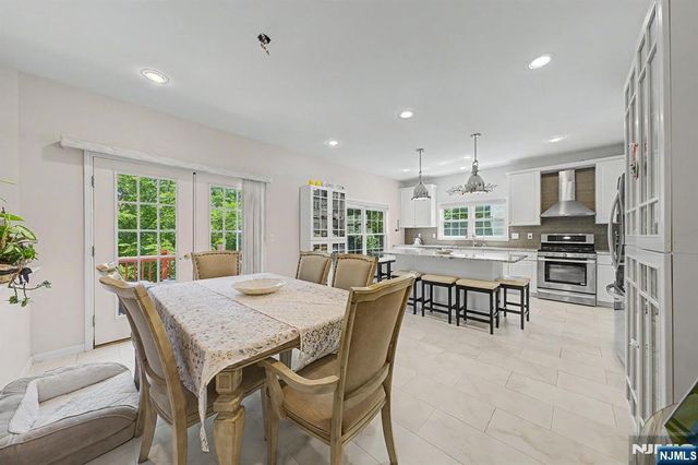 6 Boulder Run, Oakland, NJ 07436