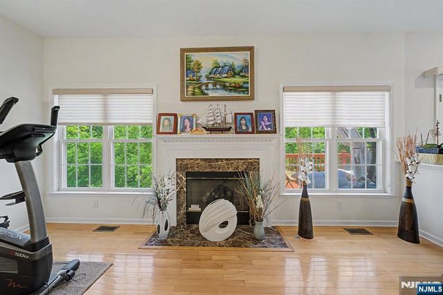 6 Boulder Run, Oakland, NJ 07436