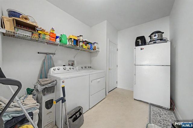 6 Boulder Run, Oakland, NJ 07436