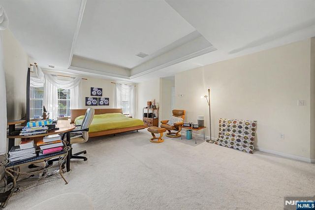 6 Boulder Run, Oakland, NJ 07436