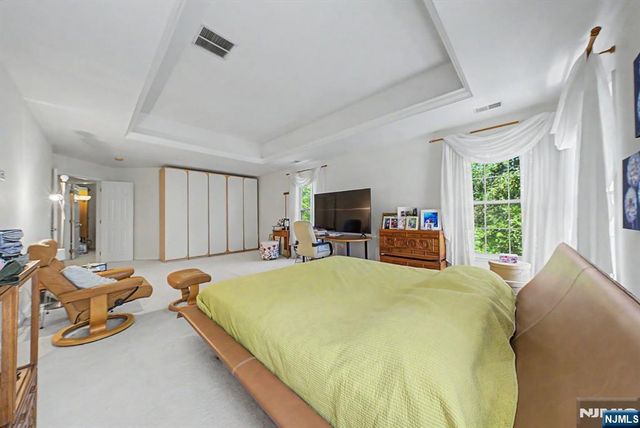 6 Boulder Run, Oakland, NJ 07436