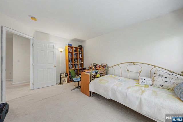 6 Boulder Run, Oakland, NJ 07436