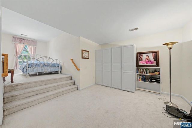 6 Boulder Run, Oakland, NJ 07436