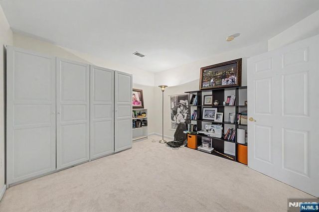 6 Boulder Run, Oakland, NJ 07436