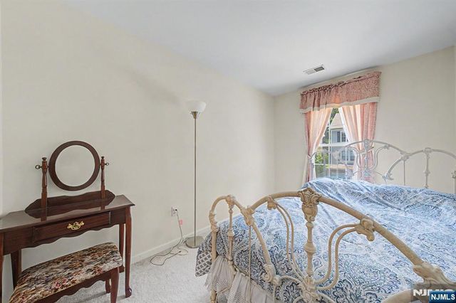 6 Boulder Run, Oakland, NJ 07436