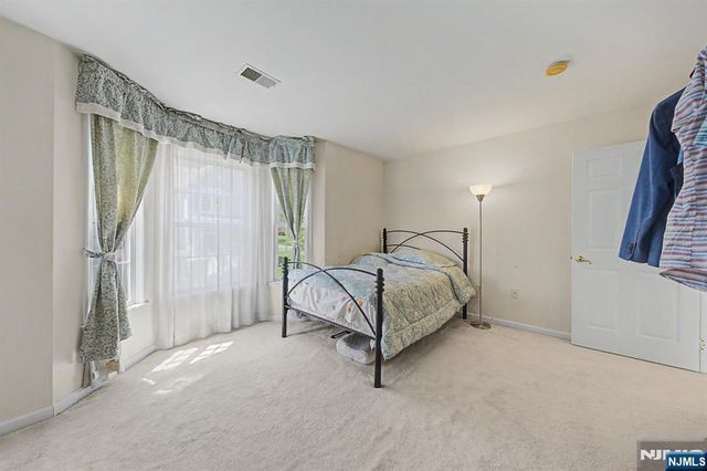 6 Boulder Run, Oakland, NJ 07436