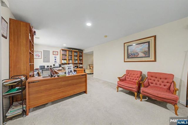 6 Boulder Run, Oakland, NJ 07436