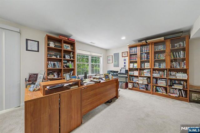 6 Boulder Run, Oakland, NJ 07436