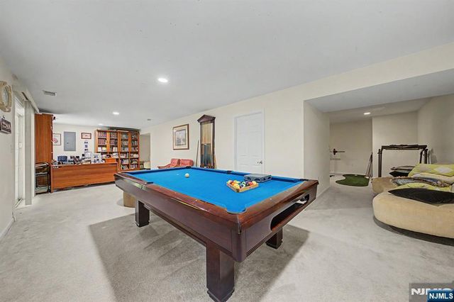 6 Boulder Run, Oakland, NJ 07436