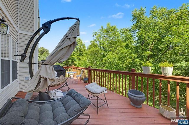 6 Boulder Run, Oakland, NJ 07436