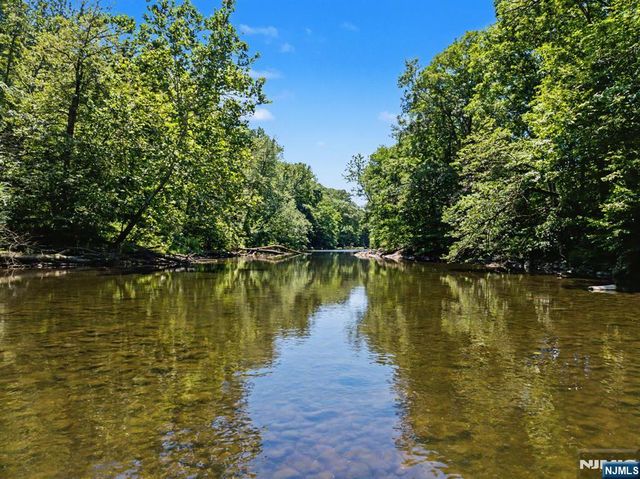 6 Boulder Run, Oakland, NJ 07436