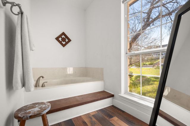 6002 Rain Creek PKWY, Austin, TX 78759