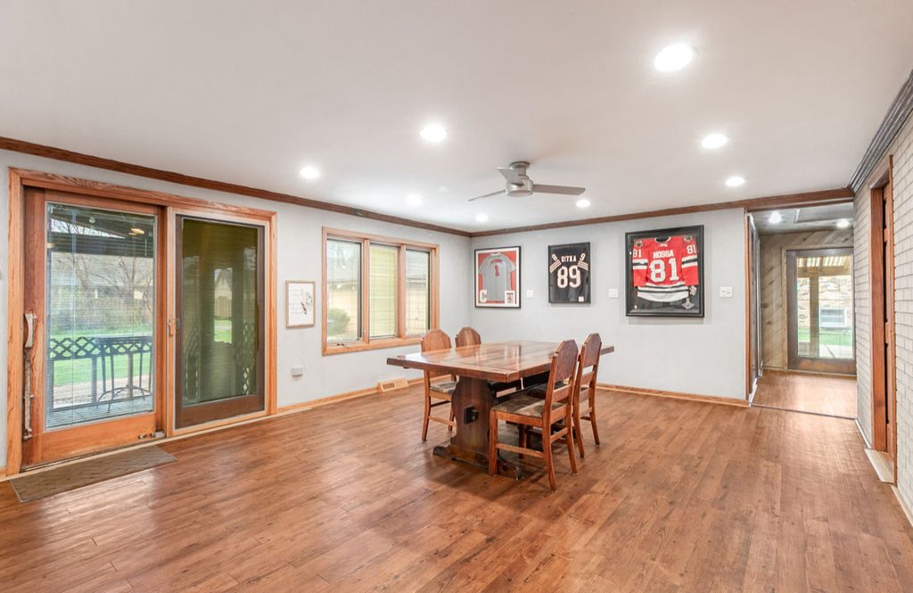 Image 15 of property listing at 6554 W 92nd Street, Oak Lawn, IL 60453