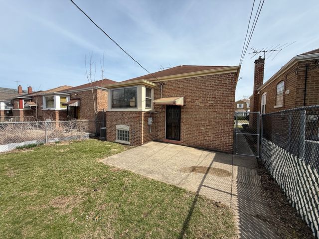 8842 S CREGIER Avenue, Chicago, IL 60617