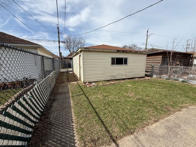 8842 S CREGIER Avenue, Chicago, IL 60617