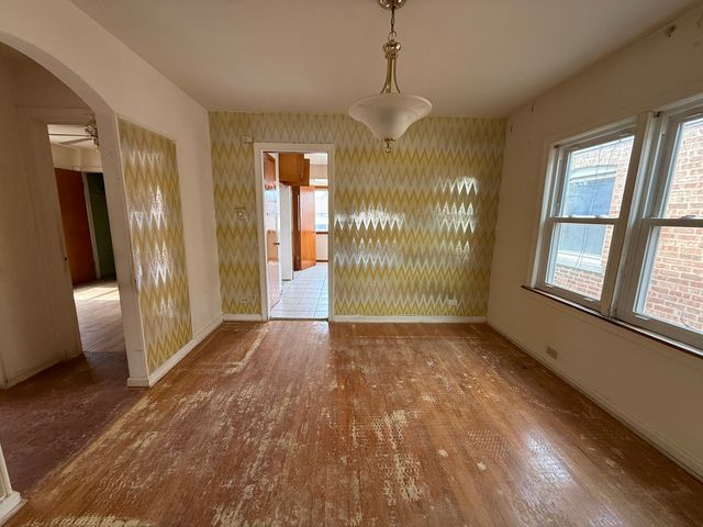 8842 S CREGIER Avenue, Chicago, IL 60617