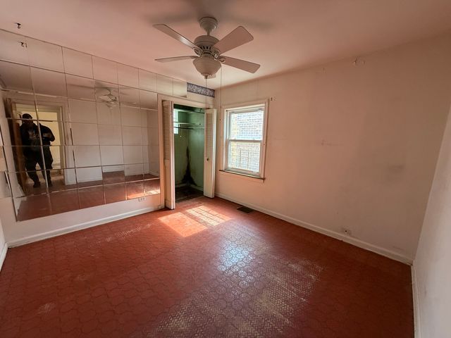 8842 S CREGIER Avenue, Chicago, IL 60617