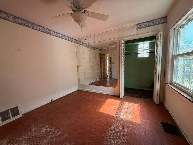 8842 S CREGIER Avenue, Chicago, IL 60617