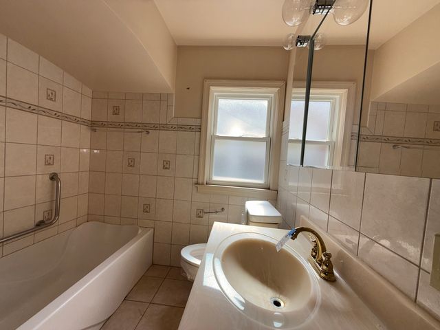 8842 S CREGIER Avenue, Chicago, IL 60617