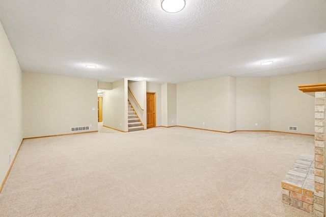 2431 Tevlin Court E, Maplewood, MN 55119