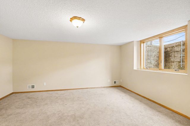 2431 Tevlin Court E, Maplewood, MN 55119