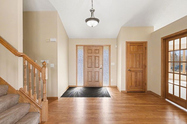 2431 Tevlin Court E, Maplewood, MN 55119