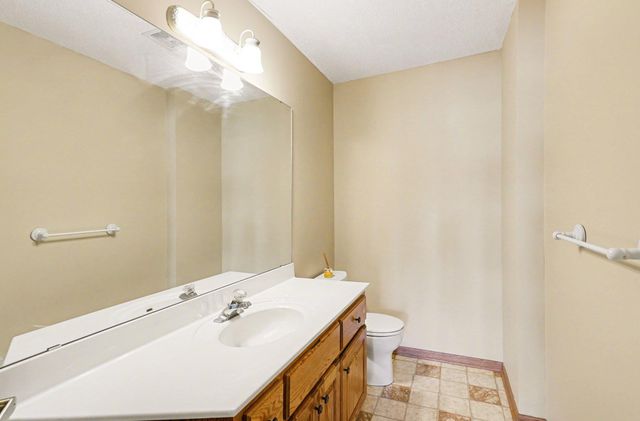 2431 Tevlin Court E, Maplewood, MN 55119