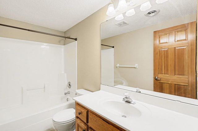 2431 Tevlin Court E, Maplewood, MN 55119