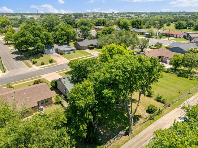 8105 Silverdale Drive, Dallas, TX 75232