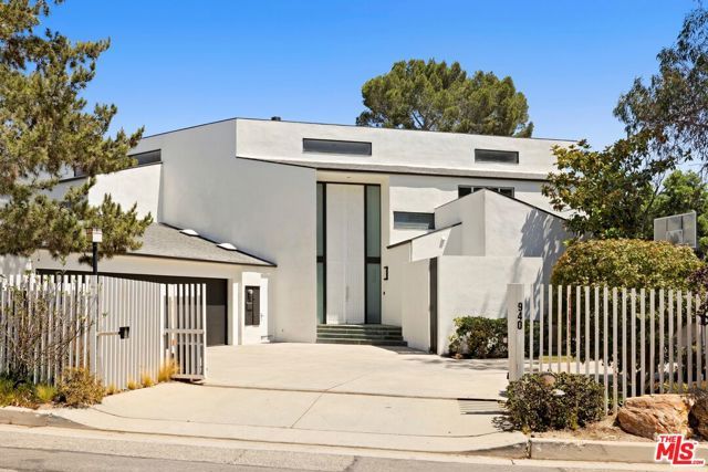 940 Linda Flora Drive, Los Angeles, CA 90049