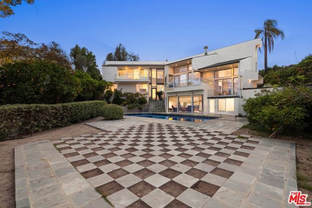 940 Linda Flora Drive, Los Angeles, CA 90049