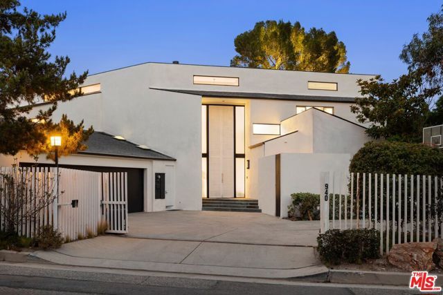 940 Linda Flora Drive, Los Angeles, CA 90049