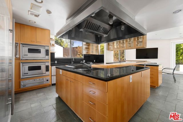 940 Linda Flora Drive, Los Angeles, CA 90049