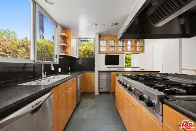 940 Linda Flora Drive, Los Angeles, CA 90049