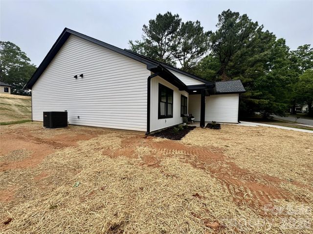 325 N Chapel Street, Landis, NC 28088