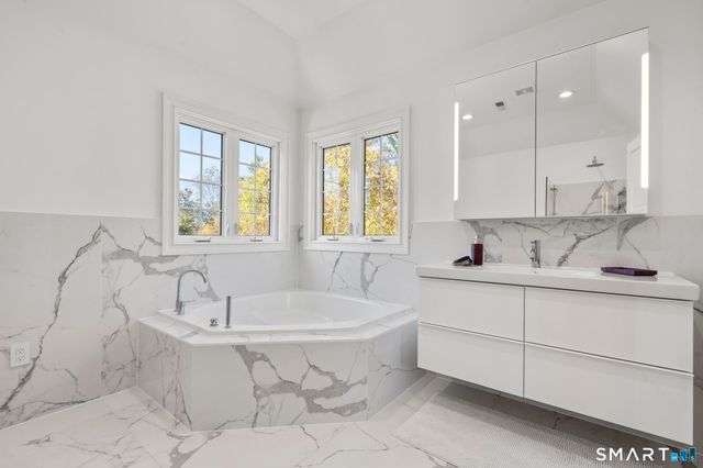 34 Birdseye Road, Shelton, CT 06484