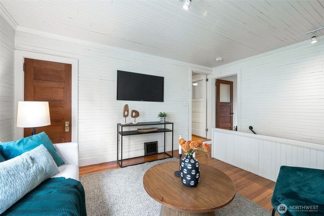 801 16th Avenue, Seattle, WA 98122