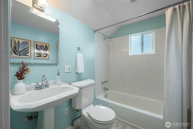 801 16th Avenue, Seattle, WA 98122
