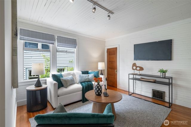 801 16th Avenue, Seattle, WA 98122