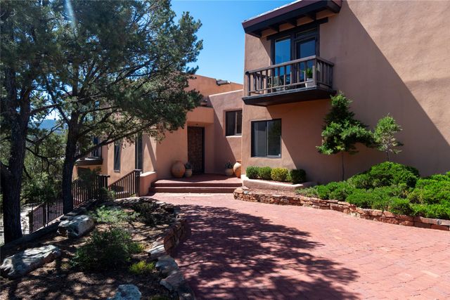 119 Circle Drive, Santa Fe, NM 87501
