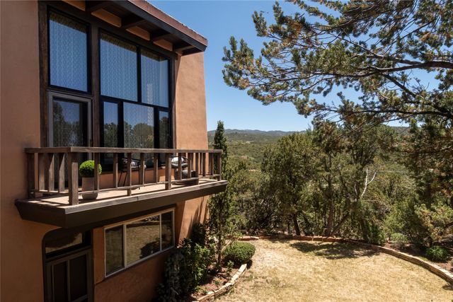 119 Circle Drive, Santa Fe, NM 87501