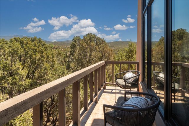 119 Circle Drive, Santa Fe, NM 87501