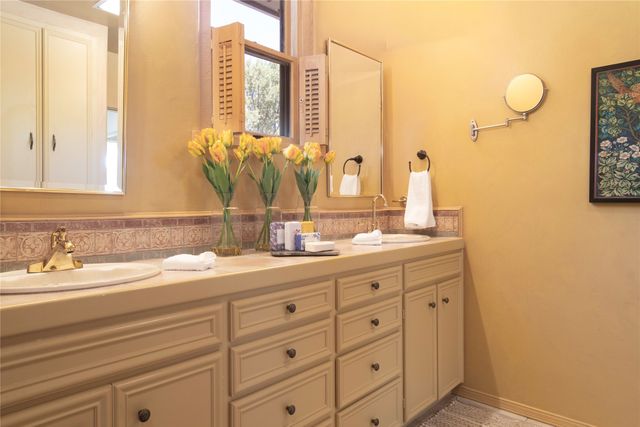 119 Circle Drive, Santa Fe, NM 87501